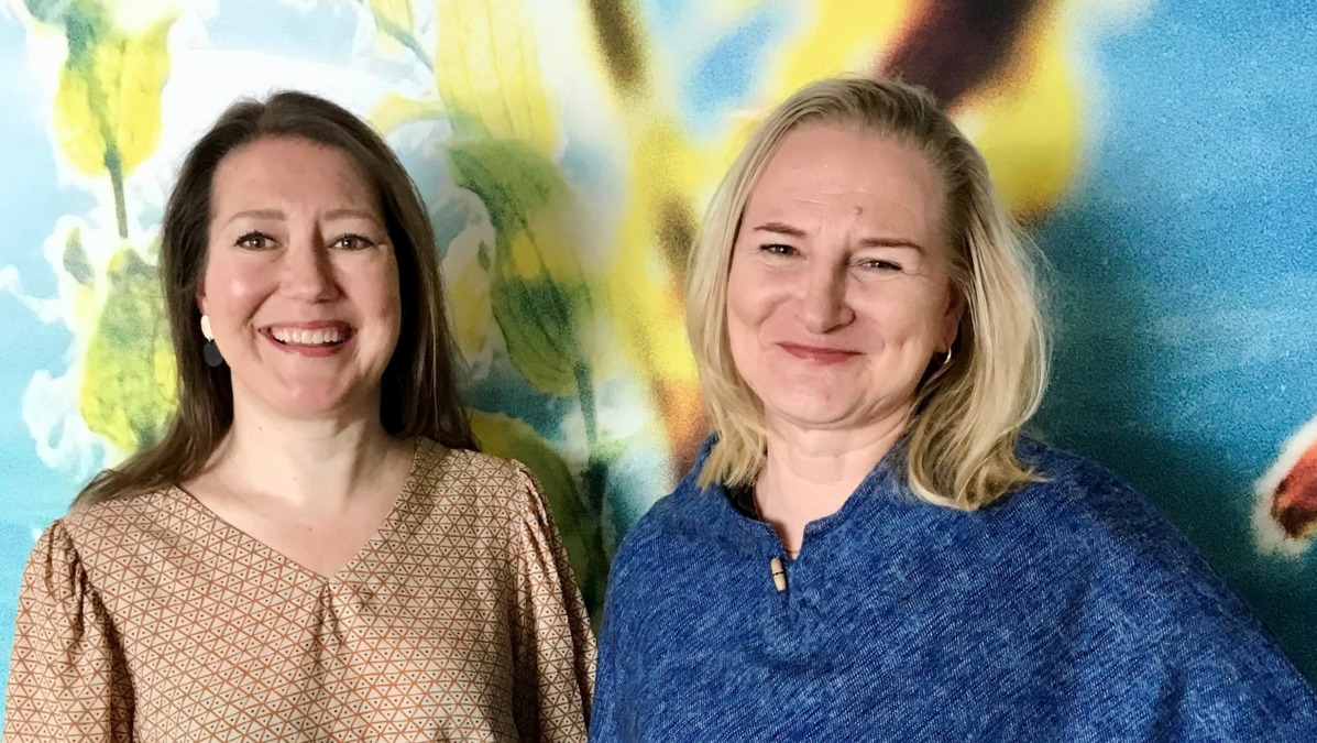 BSAG:n uusi vastuullisen merenkulun projektipäällikkö Mia Hytti ja uusiin tehtäviin siirtyvä Elisa Mikkolainen.